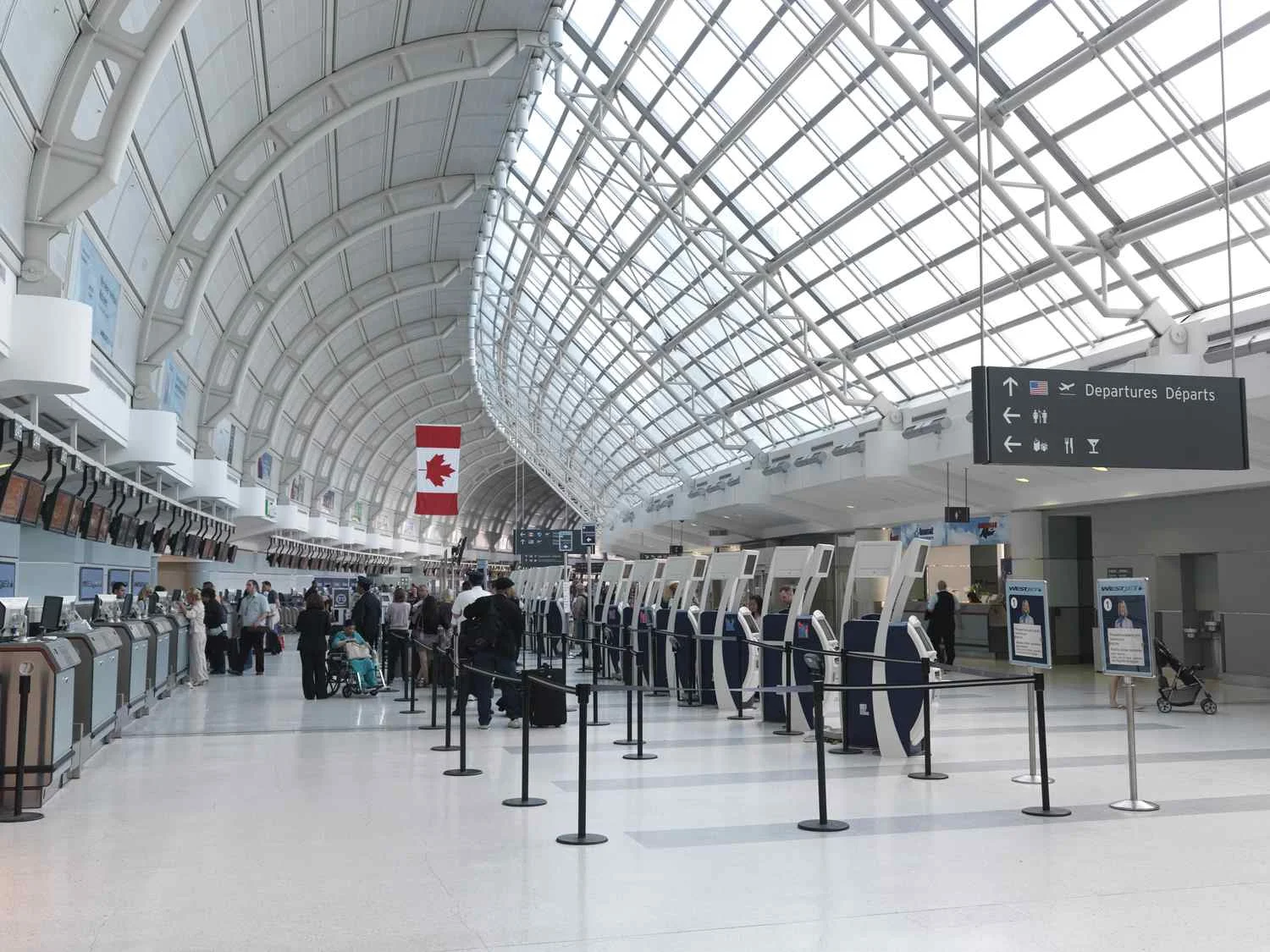 Luxury airport transfer vehicle by Airport Limo Rides